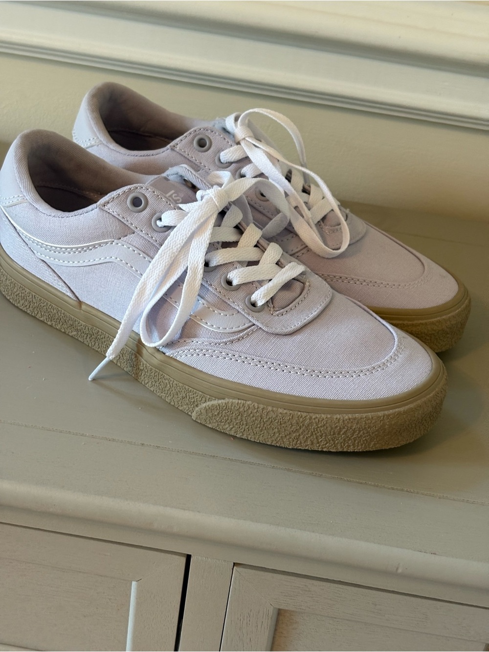 Vans Low-Top Sneakers in Light Lavender and Gum